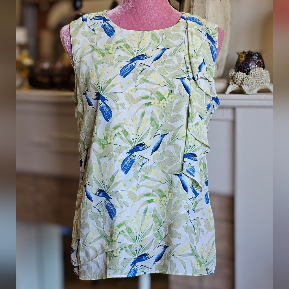 Ann Taylor Sleeveless Blouse. Size Medium.